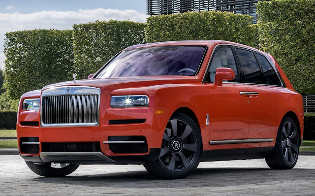 Rolls-Royce leva 1 ano para pintar um Cullinan de Laranja
