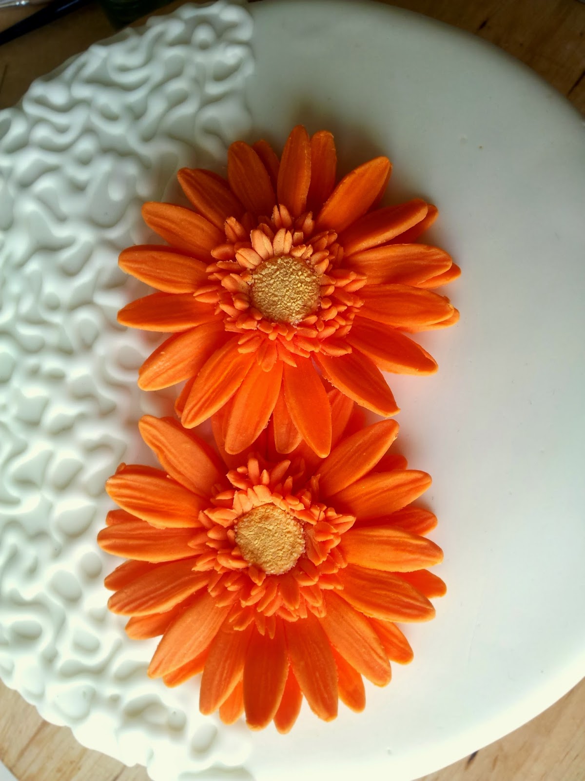  Hochzeitstorte mit Gerbera