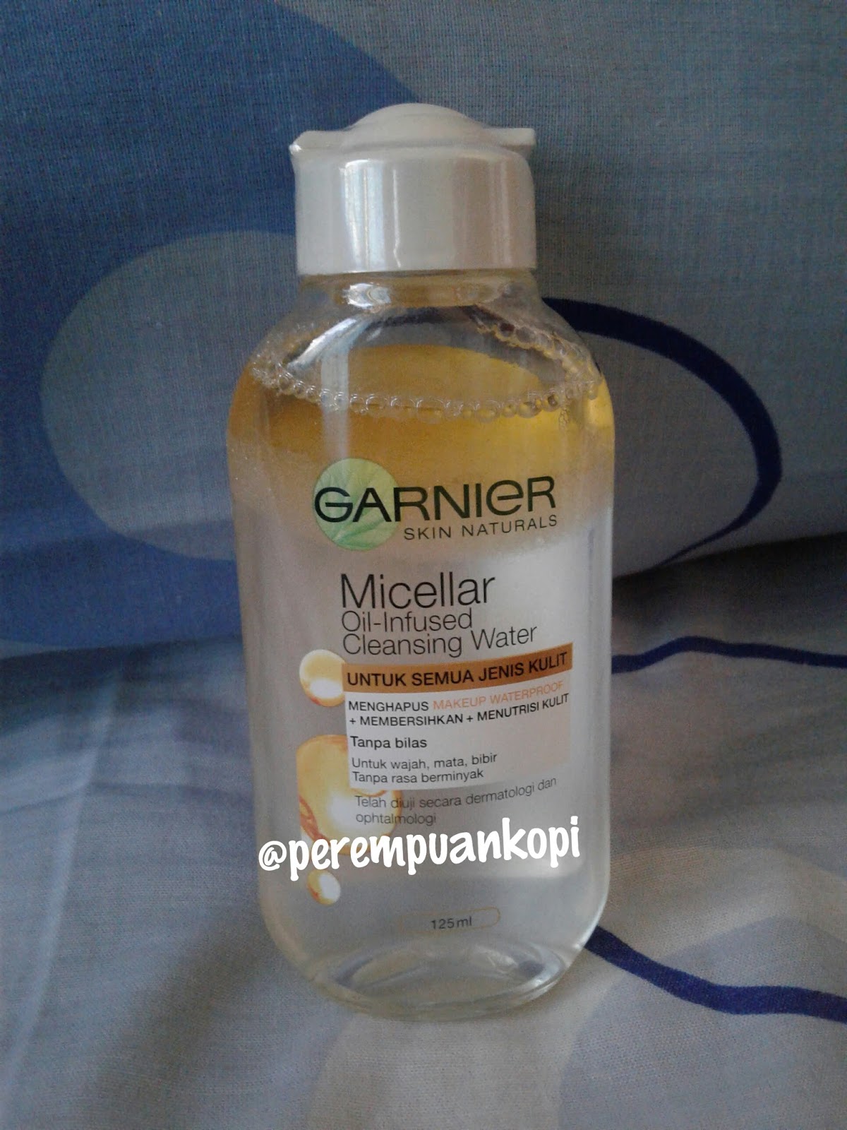 Review Garnier Micellar Oil Infused Cleansing Water Maksimal Membersihkan Wajah Perempuan Kopi