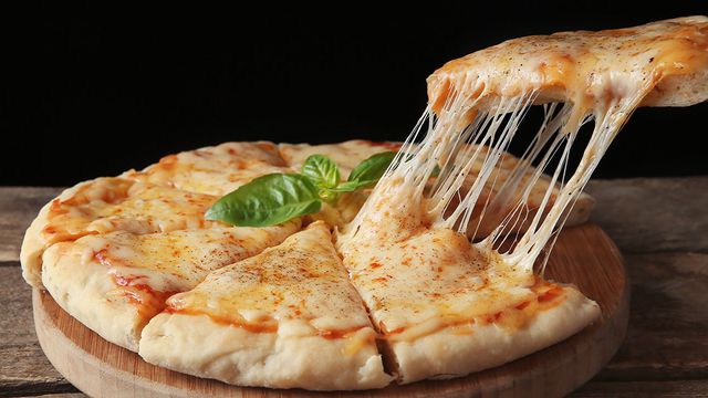 طريقة عمل البيتزا في الخبازة الكهربائية