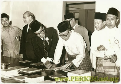 Biography of Malaysian Prime Minister: Sacrifices