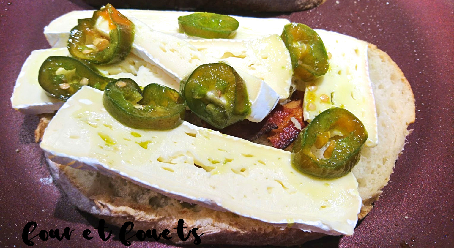 Four et Fouets pour Sara Grilled Cheese au brie fondant, bacon et pommes caramélisées au sirop