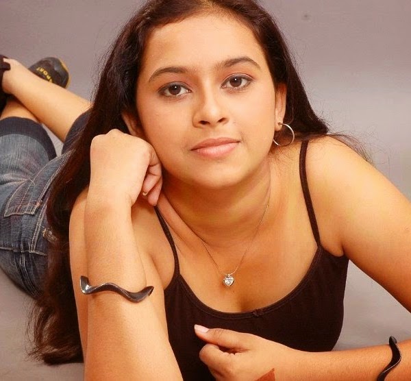 Sri Divya Latest Hot Stills Sexy Photos Gallery ~ Actor