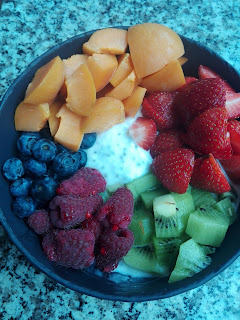 Jogurt chia z owocami