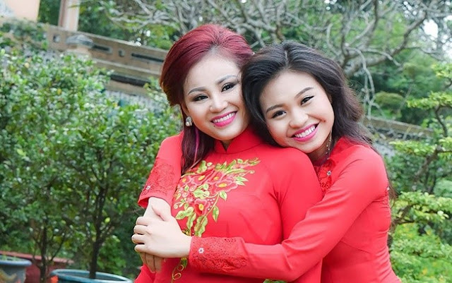 2 mẹ con siêu sexy được Trấn Thành ‘yêu’ nhất showbiz Việt