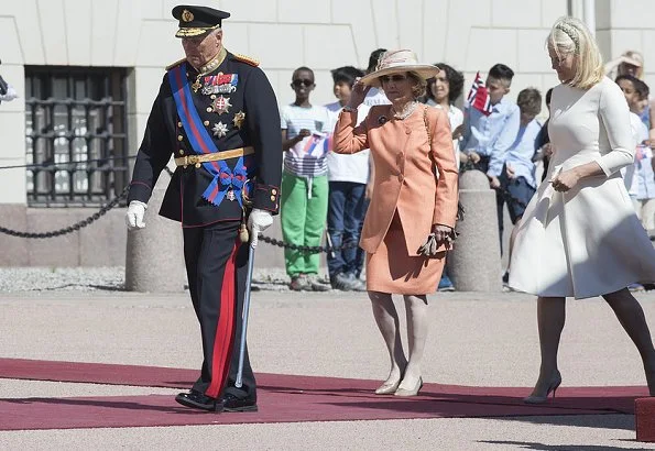 King Harald, Queen Sonja, Crown Prince Haakon, Crown Princess Mette-Marit and Princess Astrid, Mrs Ferner welcomed President Andrej Kiska