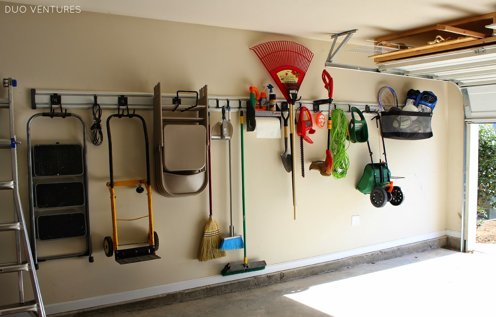 Duo Ventures: The Garage: Wall Track System