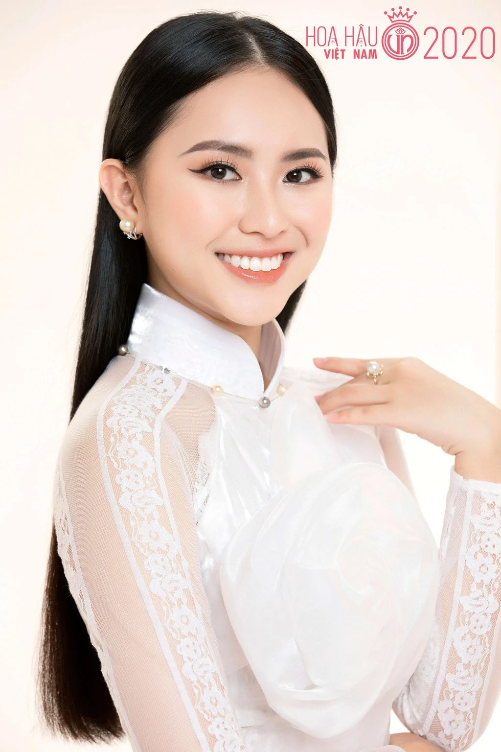 Thí sinh Hoa hậu Việt Nam 2020 khoe sắc với áo dài