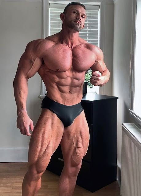 Big Hunks - Men with the Love of Bodybuilding
