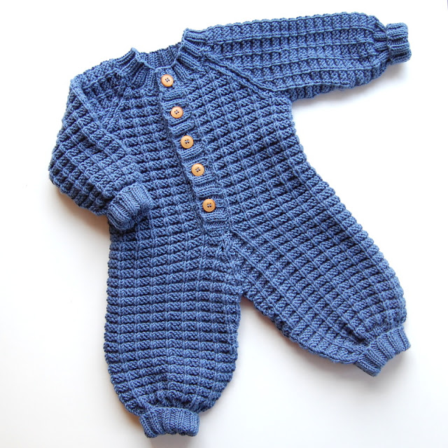 Eyelet Yoke Baby Dress Oppskrift