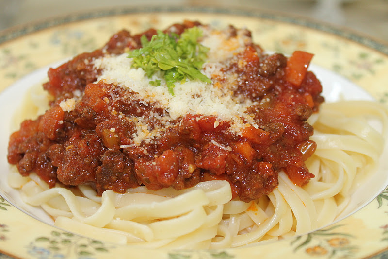 Spaghetti alla Bolognese - Azie Kitchen
