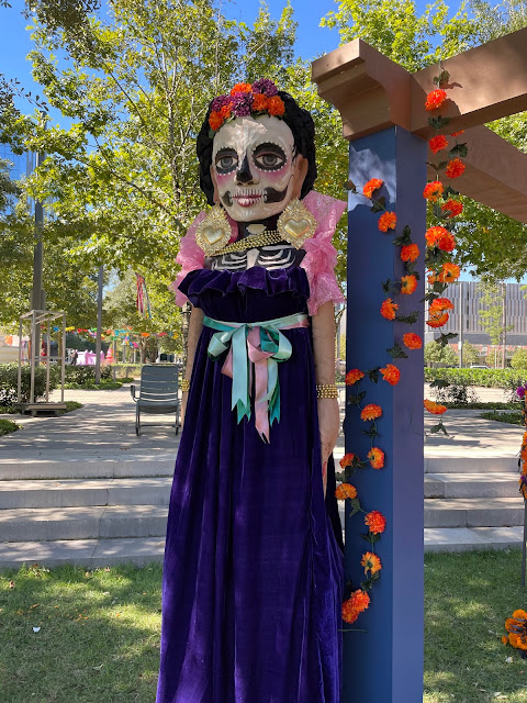 Catrina, Mojiganga, Day of the dead cookies, day of the dead altar, day of the dead bread, pan de muerto, ofrendas de pan de muerto, day of the dead decorated cookies ideas