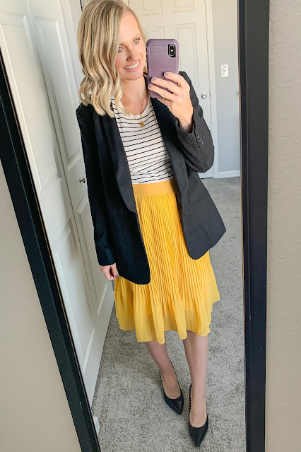 How to Wear a Yellow Pleated Skirt