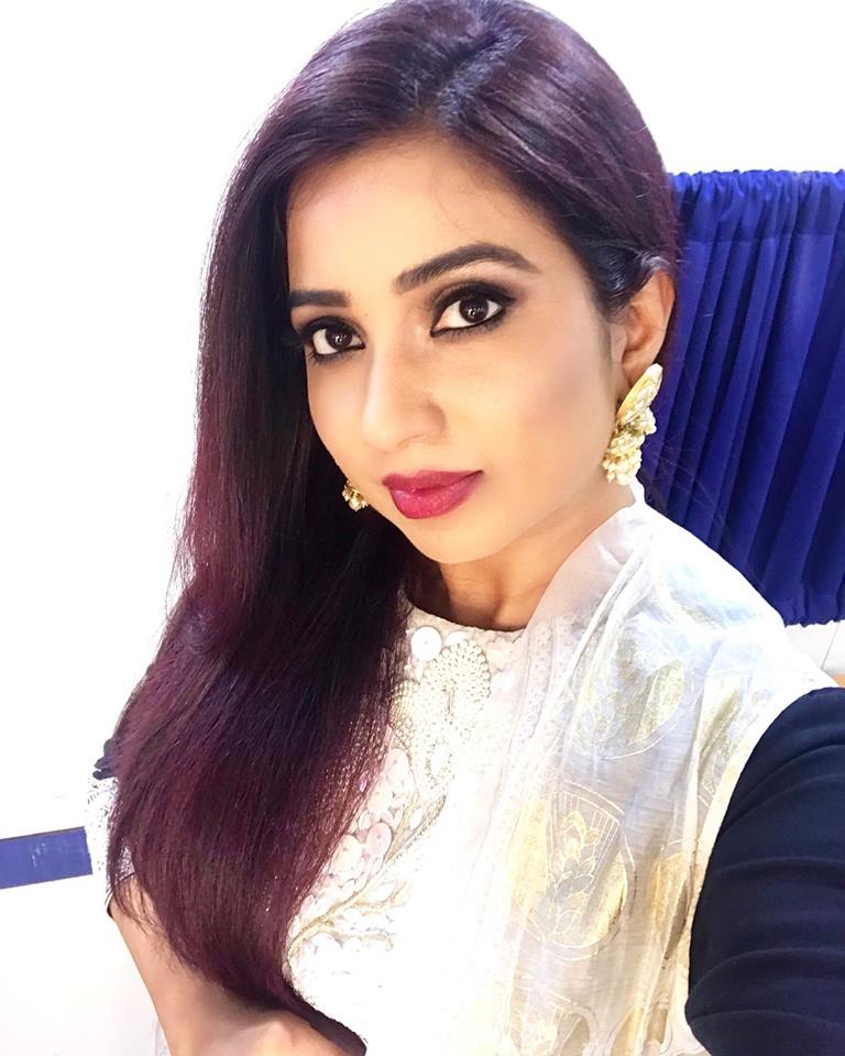 beautiful indian singer shreya ghoshal unseen photos navel queens beautiful indian singer shreya ghoshal unseen photos navel queens