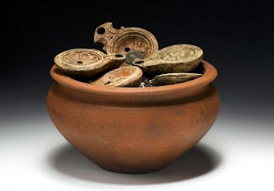 Странна римска находка в Швейцария Roman-cooking-pot