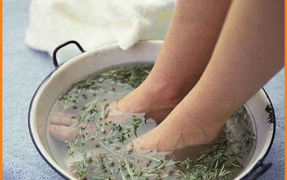 Можно держать ноги в горячей воде. Травяные ванночки для ног. Ванночка для ног с травами.