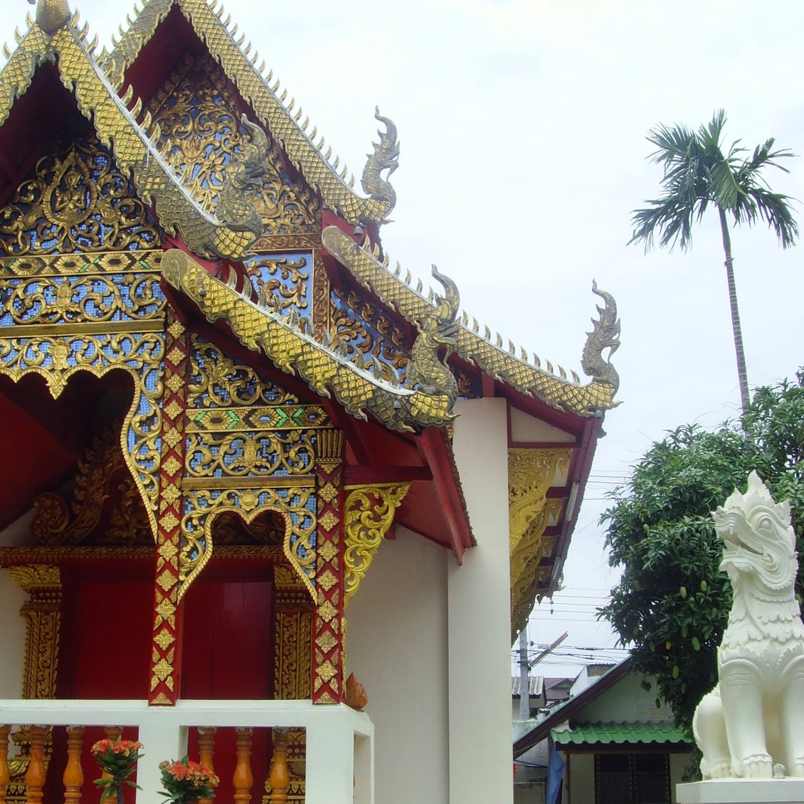chiang mai temple backpacking thailand