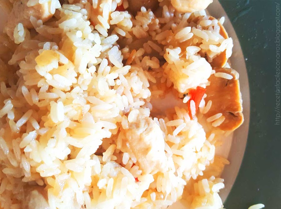 arroz con pollo, champiñones y roquefort