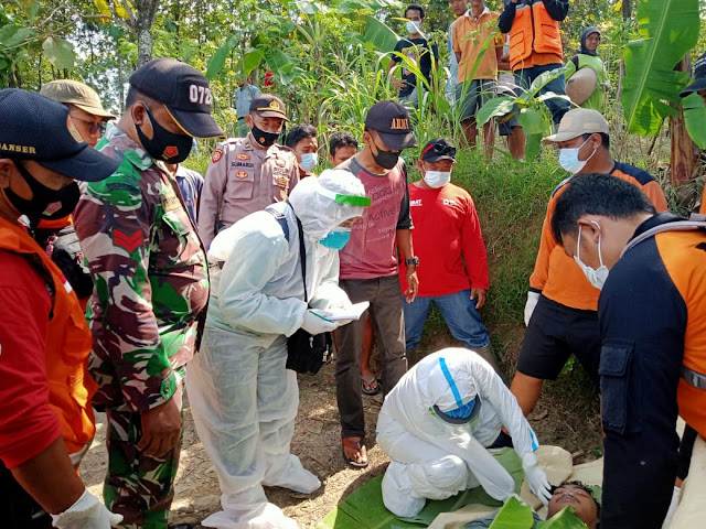 Babinsa Gilimargo Bantu Evakuasi  Korban Tenggelam  di WKO Babinsa Gilimargo Bantu Evakuasi  Korban Tenggelam  di WKO
