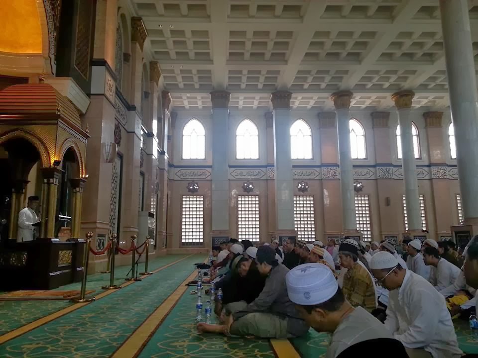 Manaqib TQN PP Suryalaya di Masjid Kubah Emas - UNTAIAN 