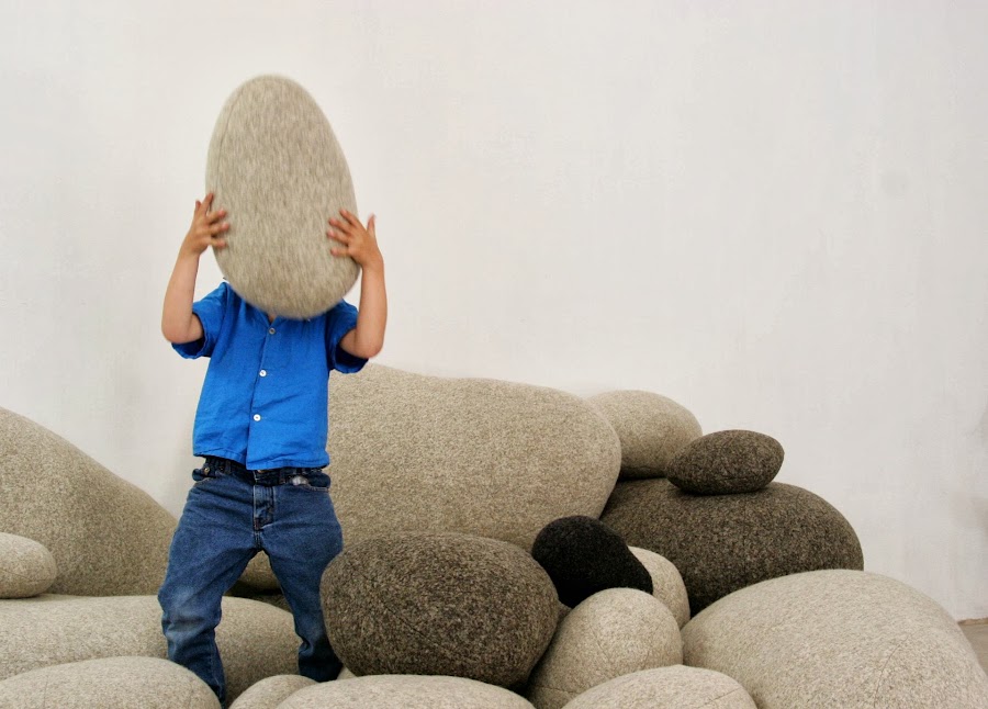 Cojines y sofas piedra6