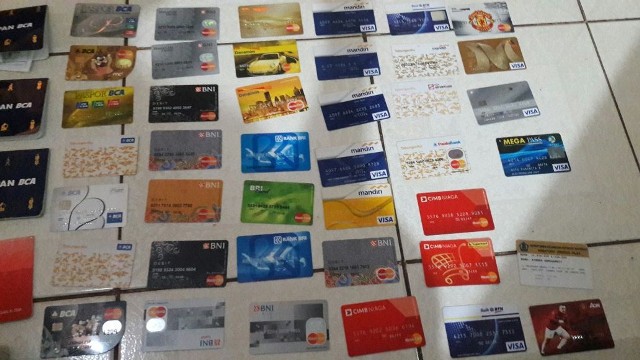 WASPADA! Ini Cara Komplotan Penjahat Tukar ATM Nasabah WASPADA! Ini Cara Komplotan Penjahat Tukar ATM Nasabah