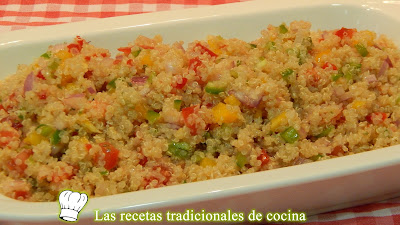 Ensalada de quinoa con vinagreta de pimiento