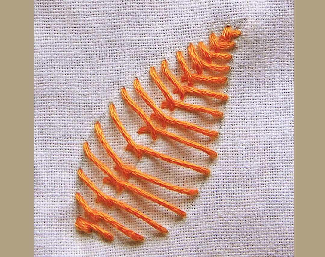 Hình chiếc lá thêu bằng mũi xương cá mở 2