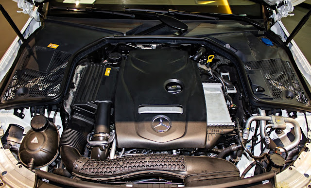 Động cơ Mercedes C300 Coupe 2018 vận hành mạnh mẽ và vượt trội