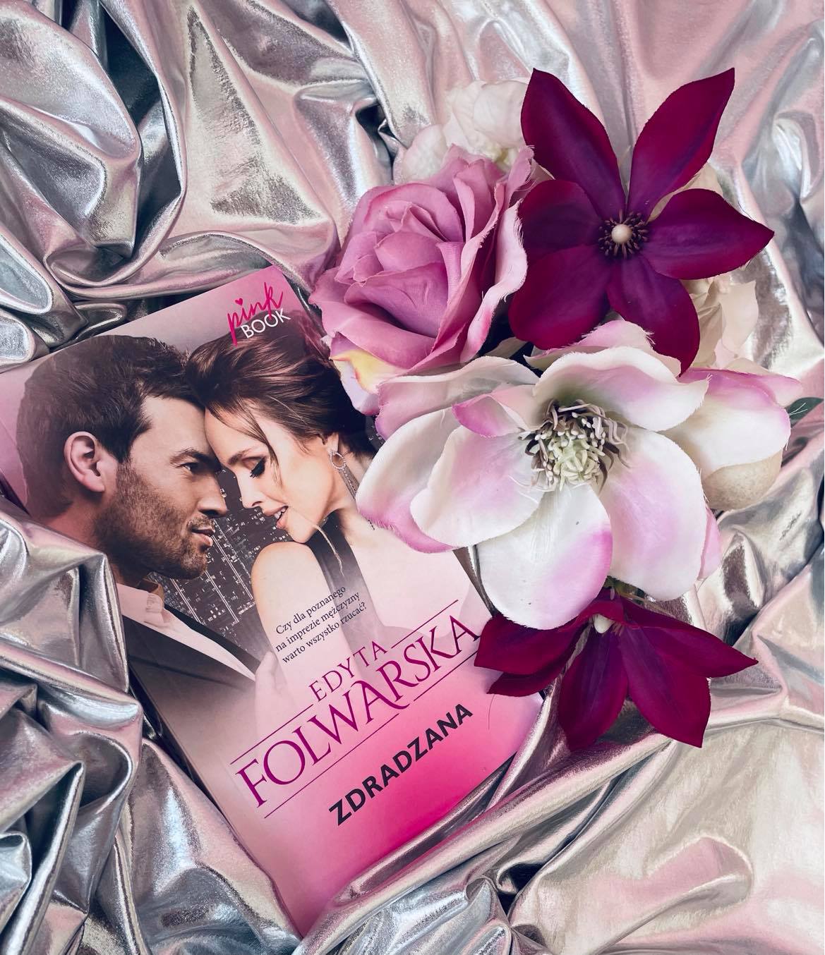 Seria „Pink Book”: Edyta Folwarska „Zdradzana” - recenzja Seria „Pink Book”: Edyta Folwarska „Zdradzana” - recenzja