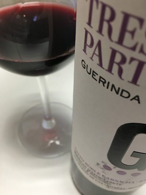 Bodegas Máximo Abete. 3 partes. Monovarietal de garnacha.