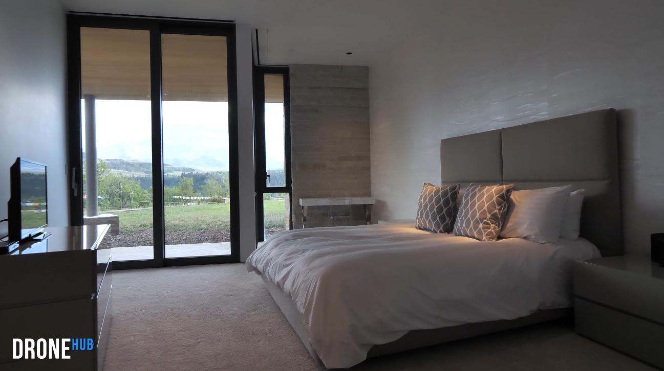 55 Photos vs. Luxury Modern Telluride Colorado Mountain Estate Interior Design Tour