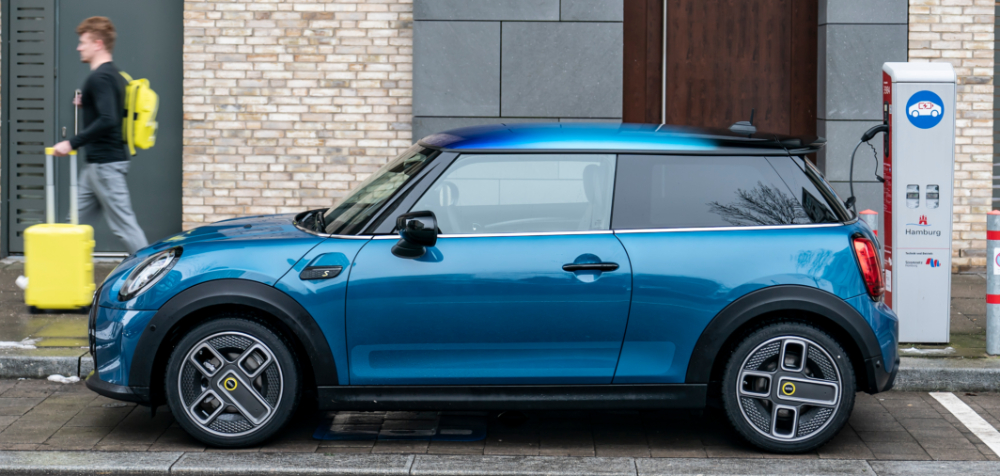 TomAuto.blog: Mini updates the 2022 Mini SE EV with the new Electric