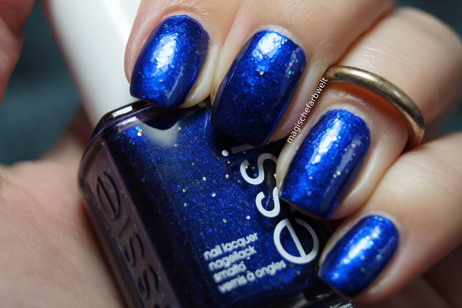 Magische Farbwelt Nageldesign Mit Essie Nagellack 670 Tied Blue