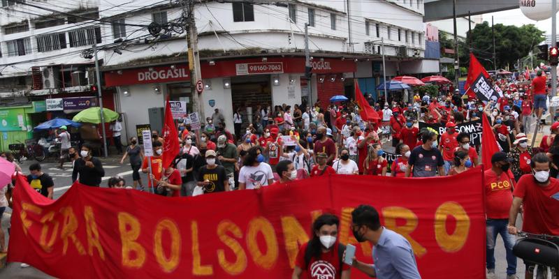 Manifestantes realizam  ato contra Bolsonaro em várias cidades 