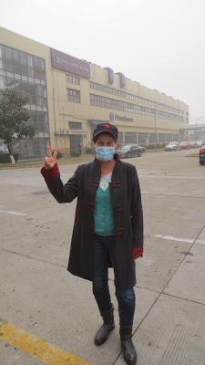 Barbara im Smog in Waigaoqiao, Shanghai