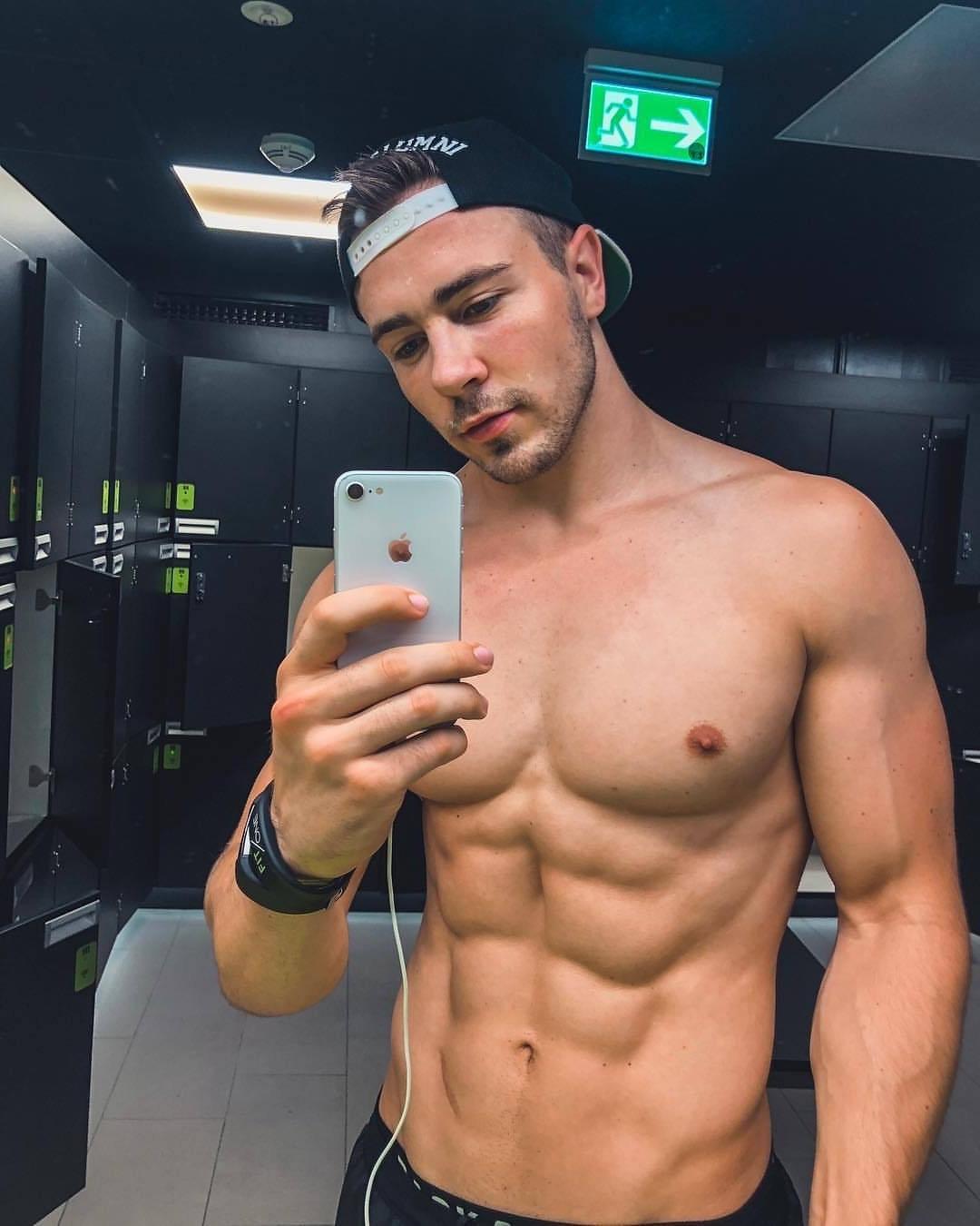 handsome-shirtless-gym-locker-room-hunk-yannik-nash-selfie