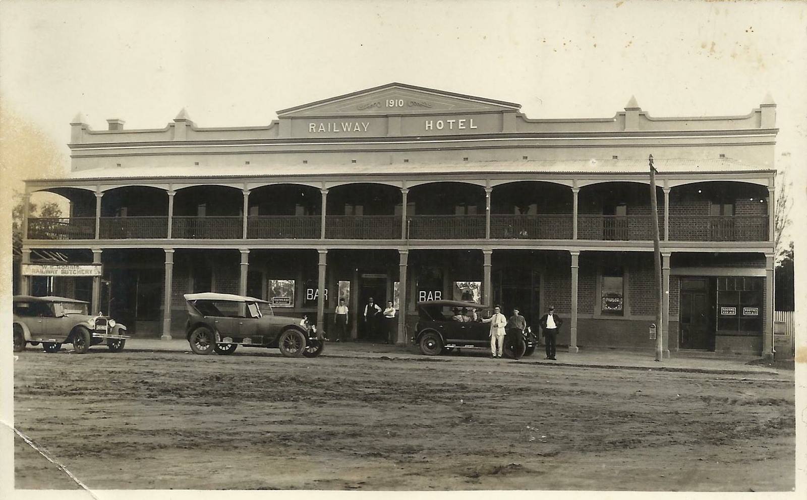 Historical Australian Towns Gilgandra, NSW On the banks of the Castlereagh River