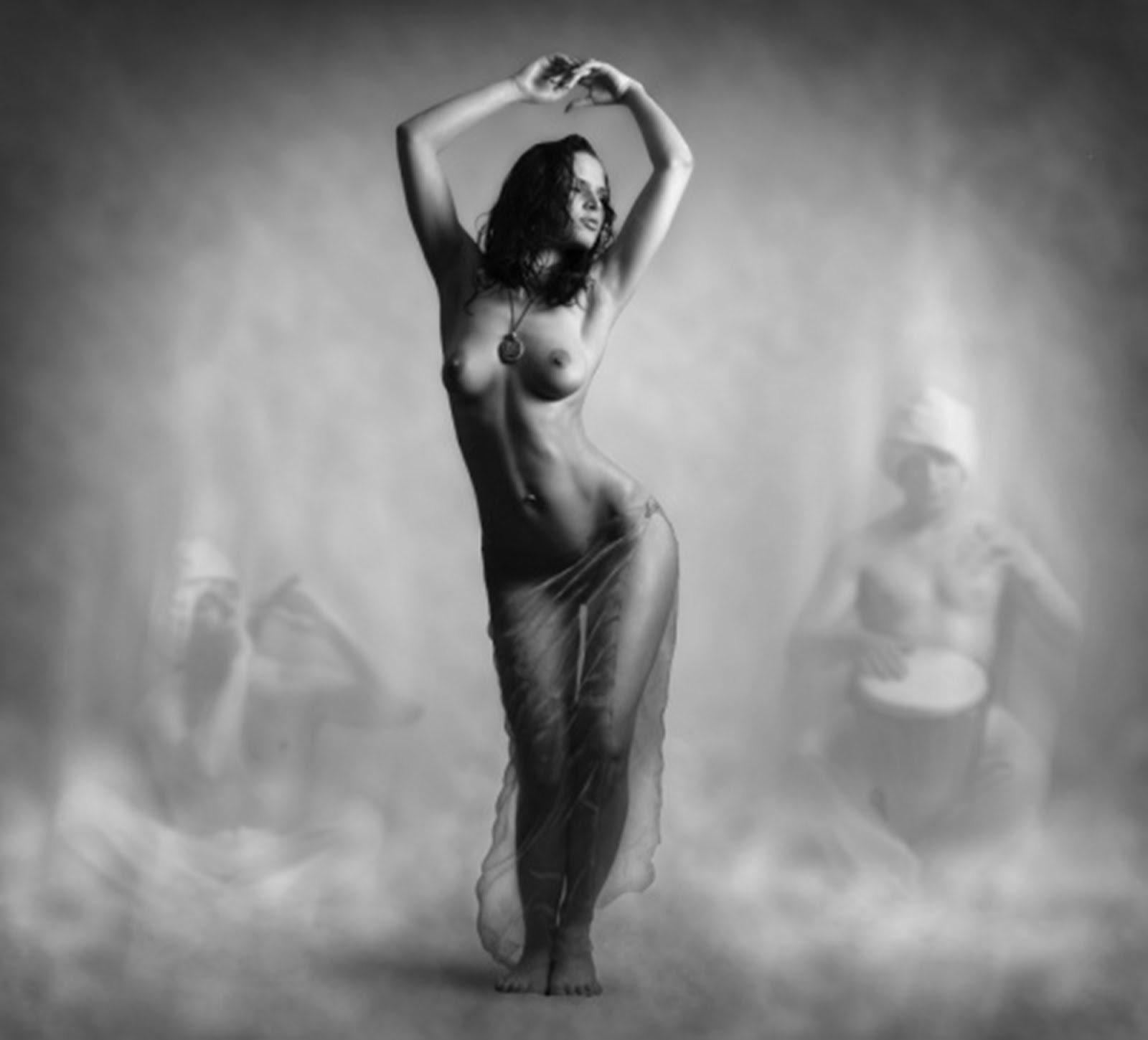 бесплатно голый женщина танец фото 59