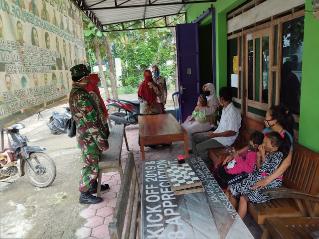 Babinsa Dampingi Bidan Desa Sosialisasikan Pencegahan Covid-19