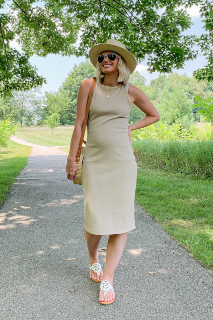 2 Casual Ways to Style a Neutral Dress