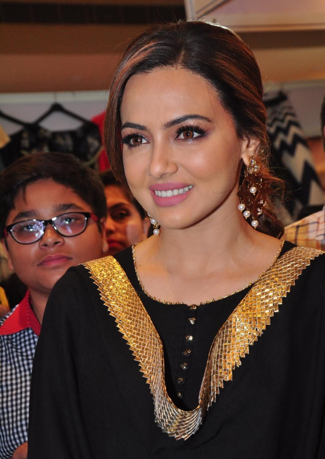 Sana Khan Looks Gorgeous In Black Dress At The Akritti ELITE Exhibitions In Hyderabad