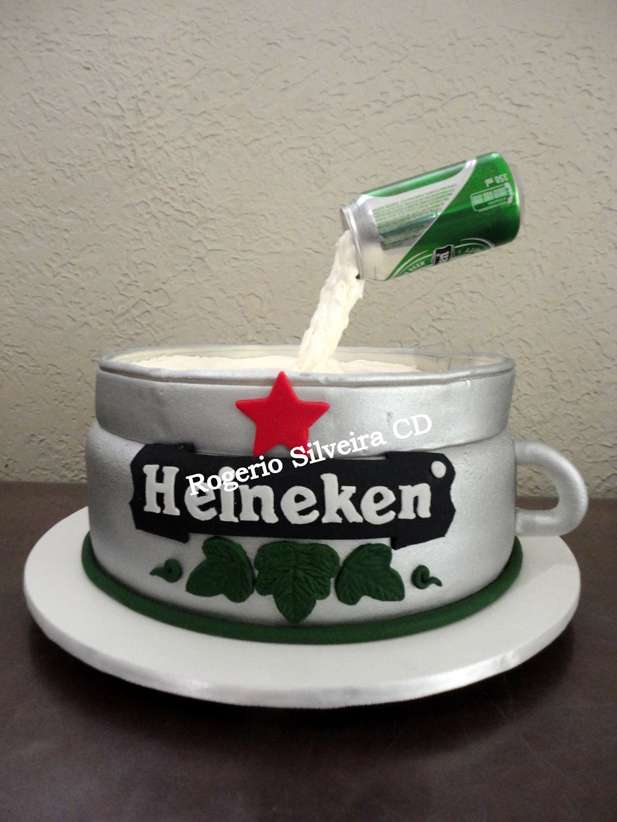 Rogerio Cake Designer: Bolo Heineken