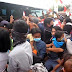 Jeritan Anak Kecil Warnai Aksi Bagi-bagi Sembako Jokowi, Aktivis: Kapan Sih Pembuat Kerumunan Ini Ditangkap?