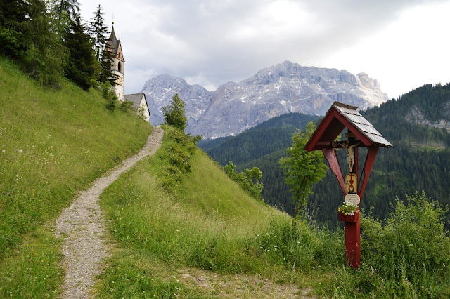 chiesetta santa barbara la val alta badia