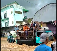 Curah Hujan Tinggi, Banjir Genangi Pemukiman Warga Torbang Dan Lenteng Sumenep Madura.