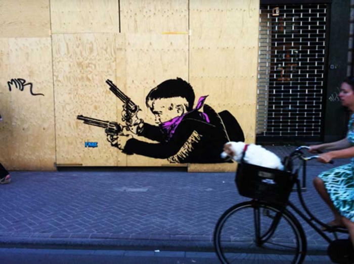 Власть трафаретов. FAKE (стрит-арт)