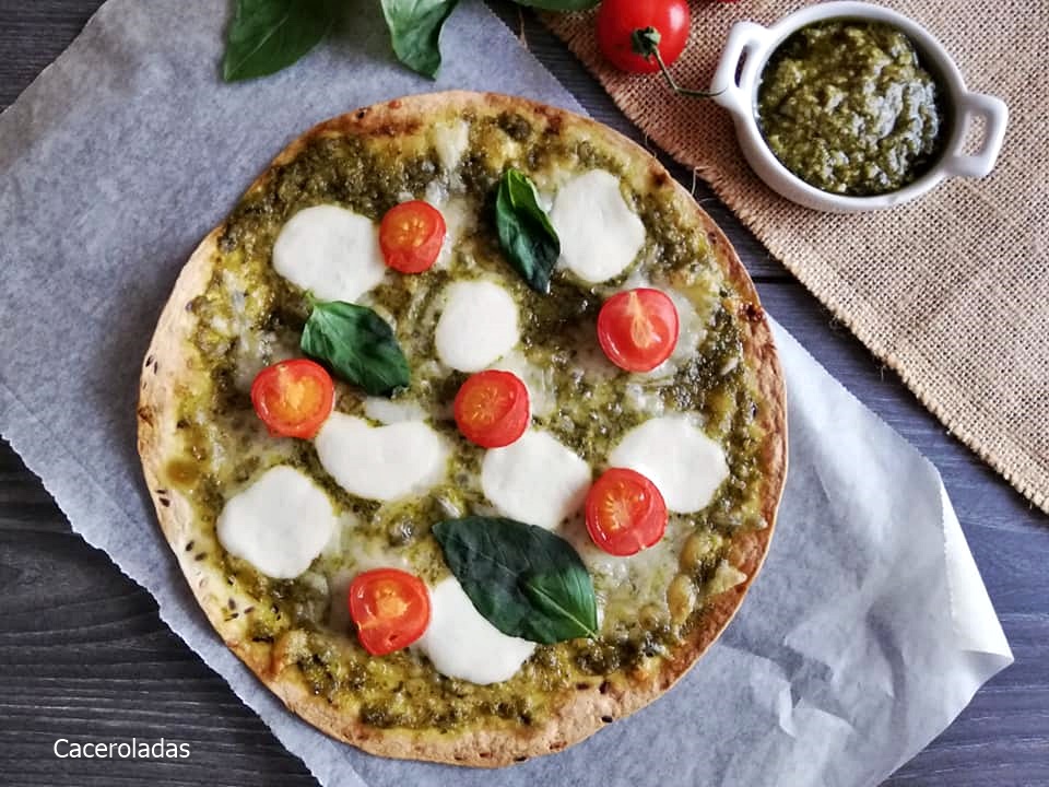 Pizza de mozzarella y pesto saludable | Caceroladas