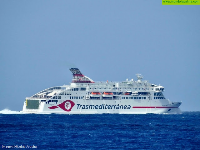 Naviera Armas refuerza los fines de semana a La Palma con el ferry Villa de Teror