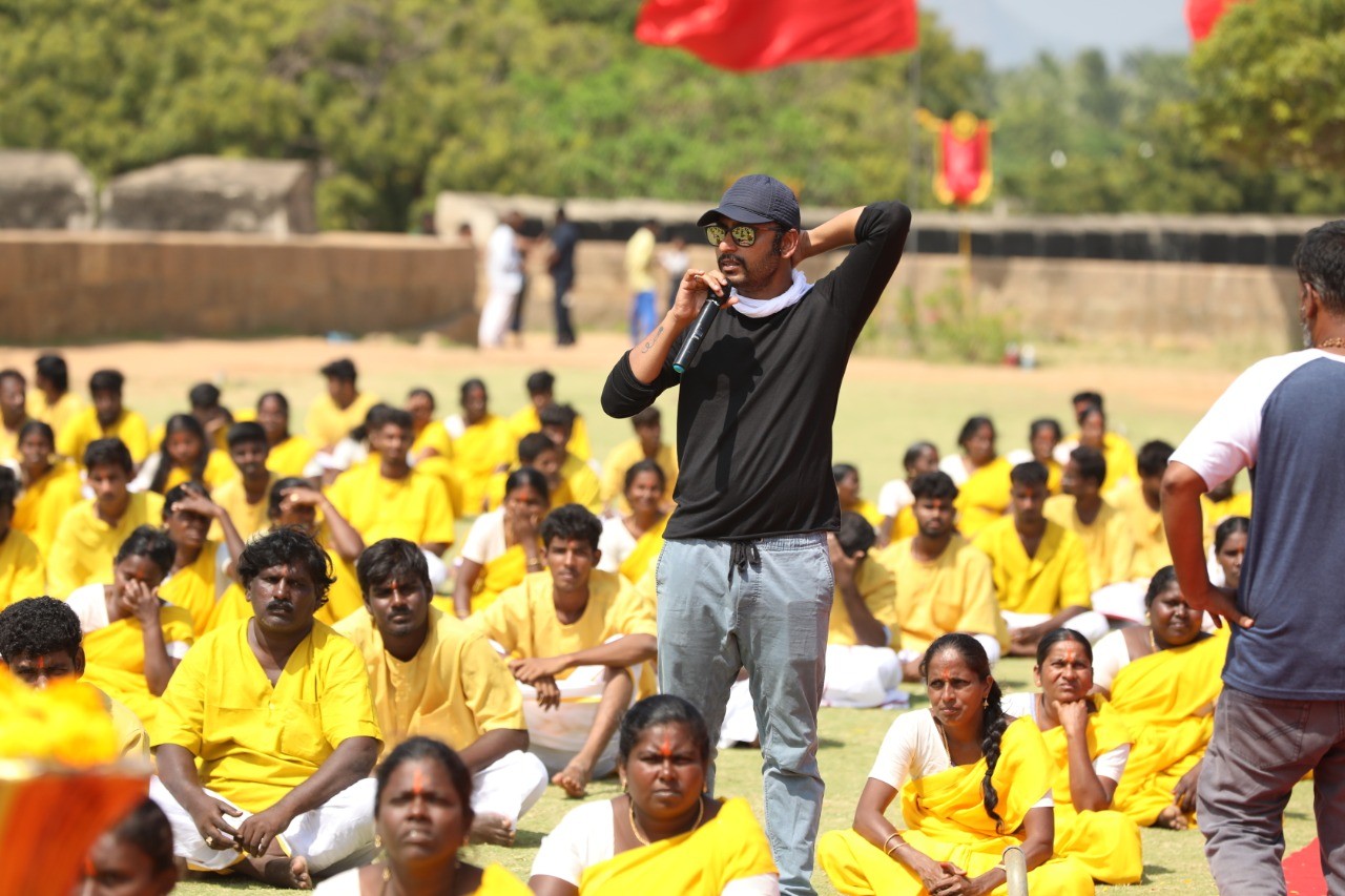 mookuthi amman movie stills